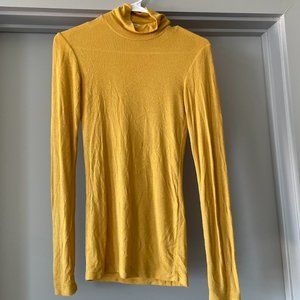 Aritzia | Wilfred Mustard Turtleneck Long Sleeve Shirt in XXS (LIGHTLY WORN)